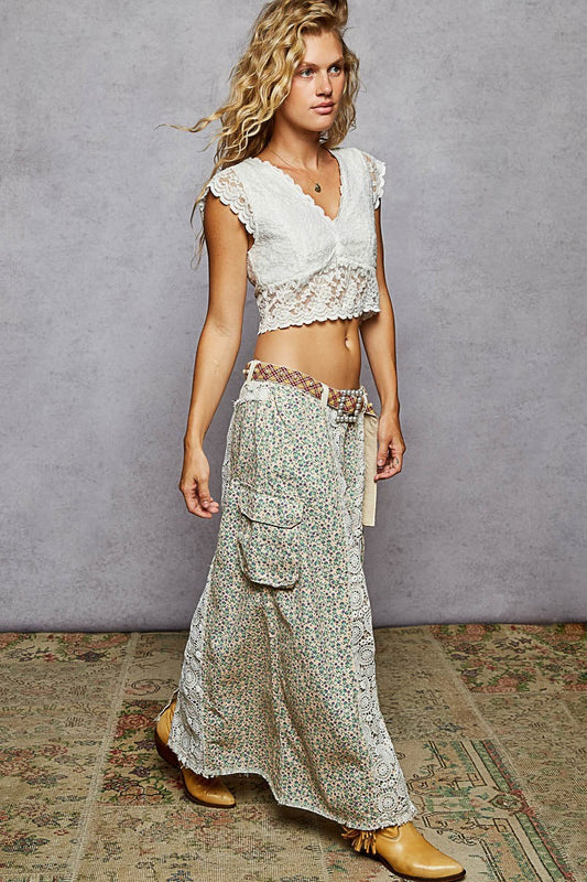 EUKALYPTO boho maxi skirt with patchwork details, utility pockets, and lace trim. Cream floral print fabric.