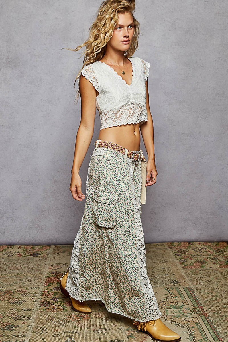EUKALYPTO boho maxi skirt with patchwork details, utility pockets, and lace trim. Cream floral print fabric.